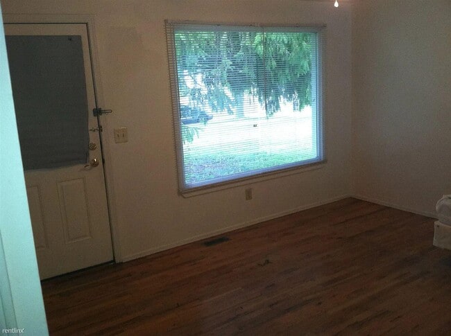 Building Photo - 2140 Champagne Dr