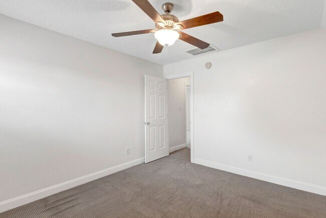 Building Photo - Farmhouse-Style Home Minutes from the Water | No HOA