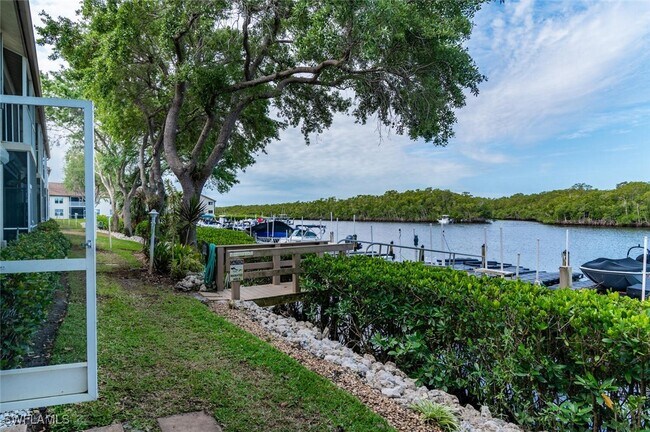 Building Photo - 242 Newport Dr