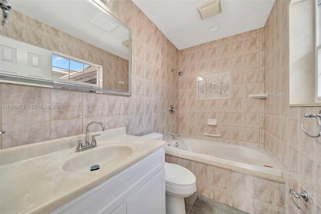 Building Photo - 840 NE 182nd St