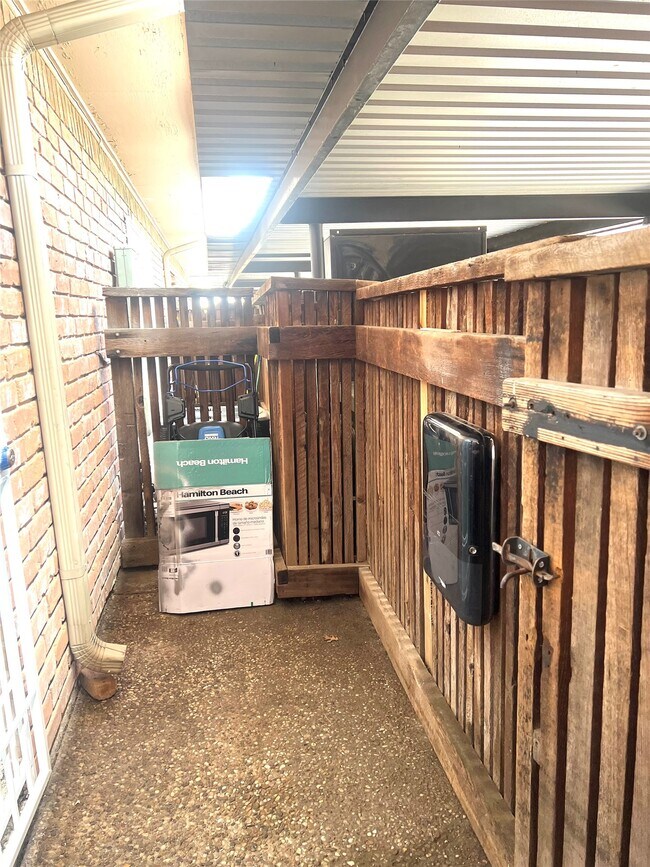 Building Photo - 14333 Memorial Dr