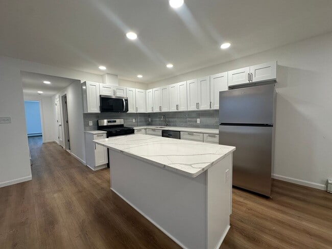 Building Photo - 27 Joyce Kilmer Ave