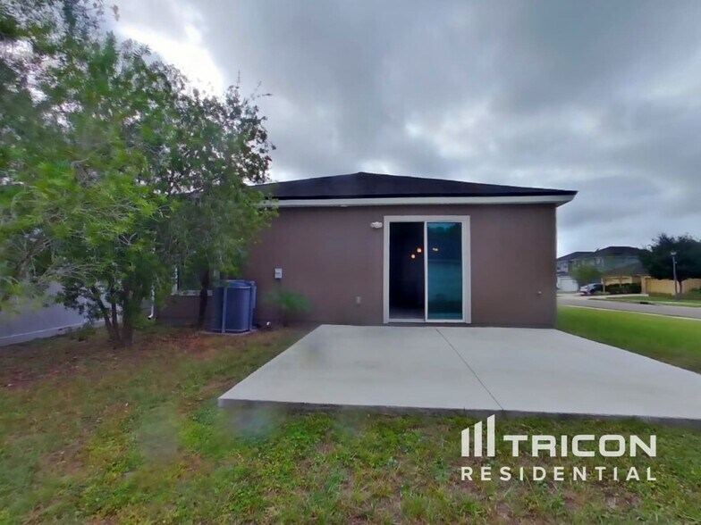 Building Photo - 8675 Julia Marie Cir