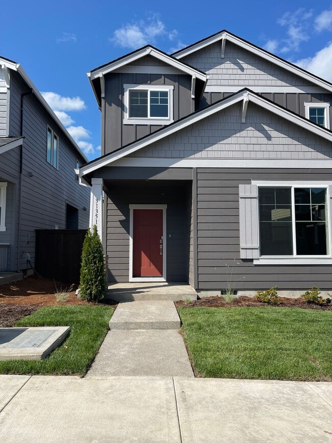 Building Photo - Stylish & Comfortable Living with Fireplac...