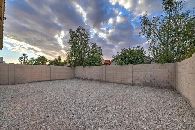 Building Photo - 44811 Paraiso Ln