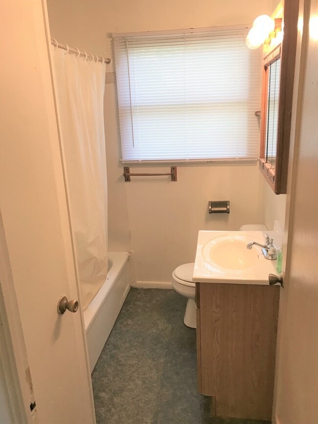 Building Photo - 728/730 Lee Ct.