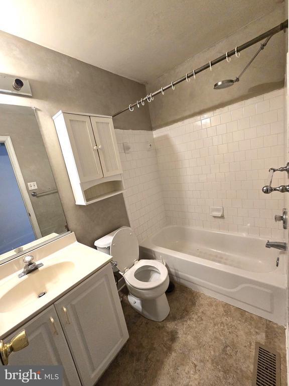 Building Photo - 55 Beaver Pond Cir