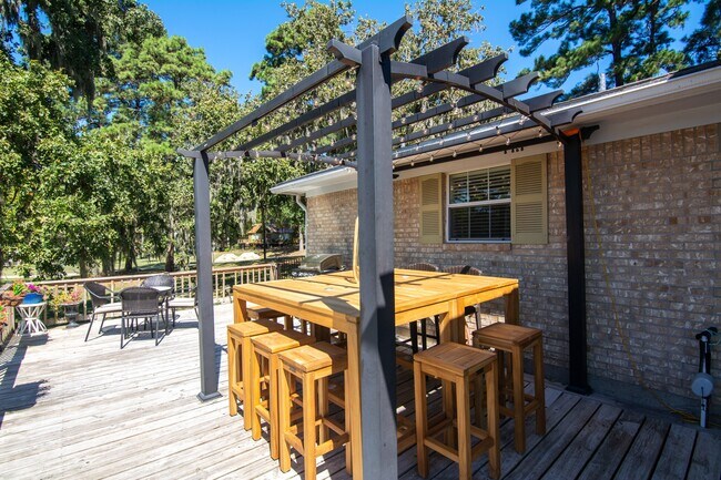 Building Photo - 150 Edgewater Way