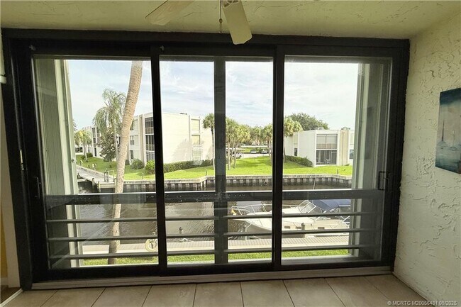 Building Photo - 1950 SW Palm City Rd
