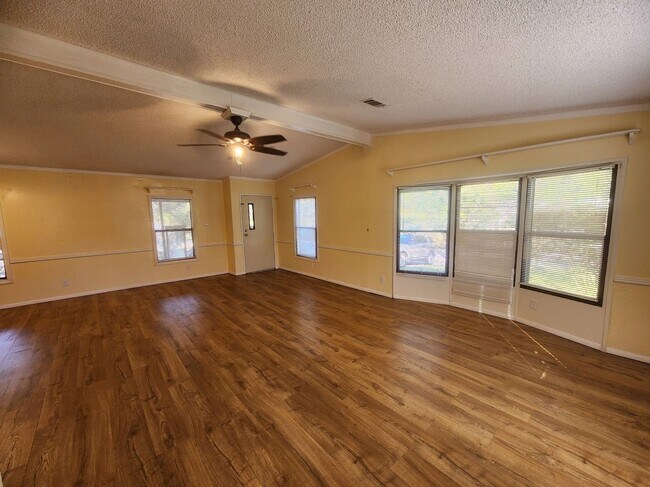 Building Photo - 2br - 2 Bed 2 Bath with Bonus space and 11x20 shed