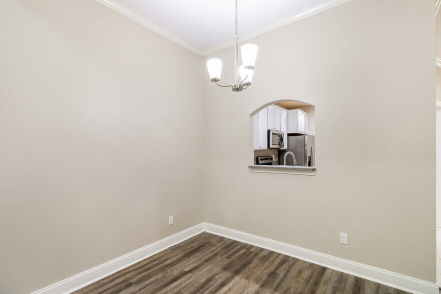 Building Photo - 3819 Lavista Cir