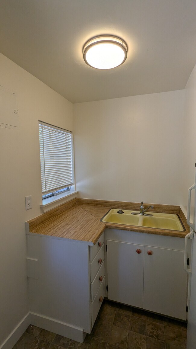 Building Photo - 316 Hazel St