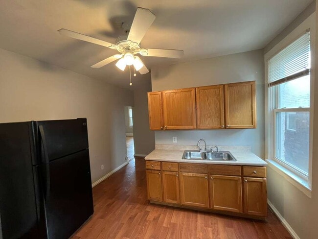 Building Photo - Charming 2-Bed Bungalow with Gorgeous Hardwood Floors!
