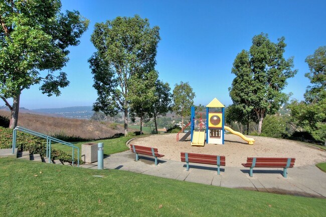 Building Photo - Move-In Special - 50% Off First Month’s Rent! Beautiful End Unit Condo with Overlook of Park and ...