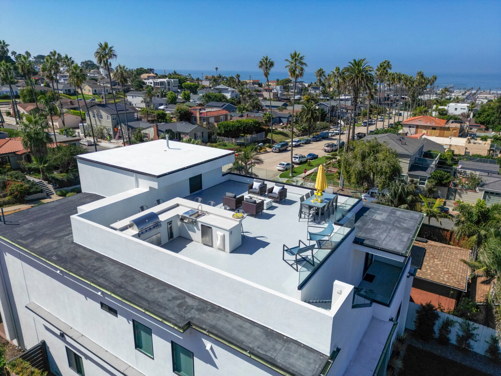 Rooftop Deck - 4386 Newport Ave