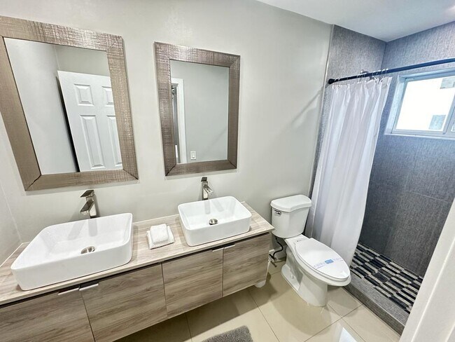 Building Photo - 426 SW 8th Ave