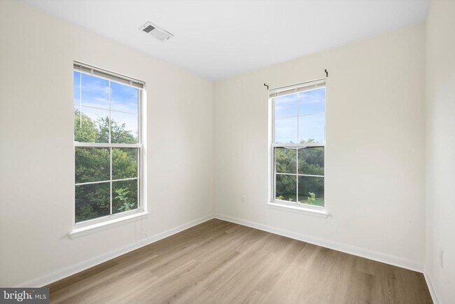 Building Photo - 44226 Mossy Brook Square