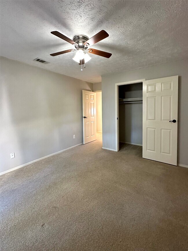 Building Photo - 2016 Royal Oak Pl