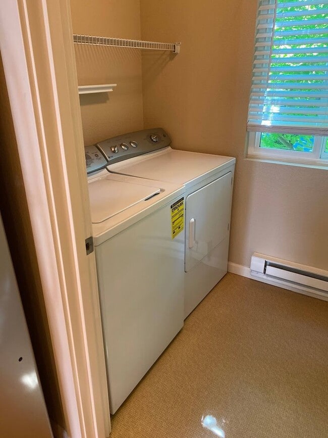 Building Photo - Kirkland 2BR Condo Near Waterfront, Shops & Trails, 2 parking spaces