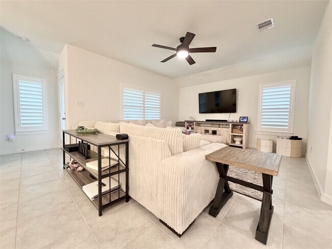 Building Photo - 4724 Peony Grn Dr