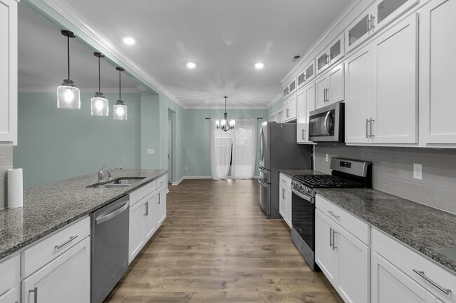 Building Photo - 1011 Yellowwood Aly