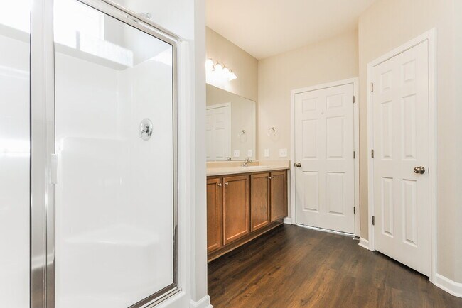 Building Photo - 698 Shefford Town Dr