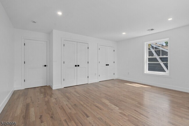 Building Photo - 144 N 14th St