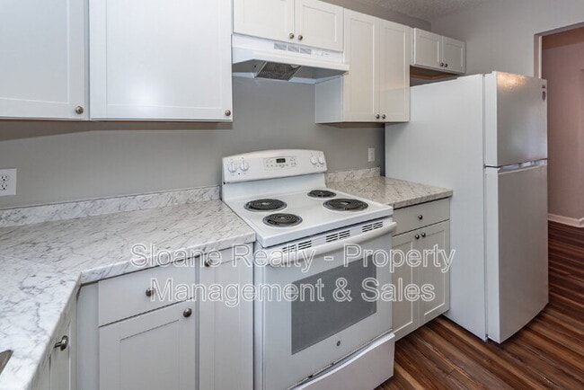 Building Photo - 854 Colony Dr