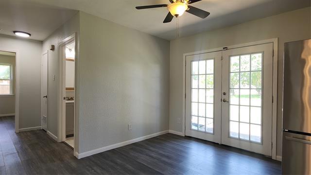 Building Photo - 3927 Emerald Dr