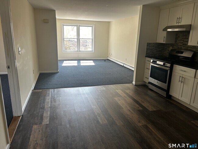 Building Photo - 9 Concord St