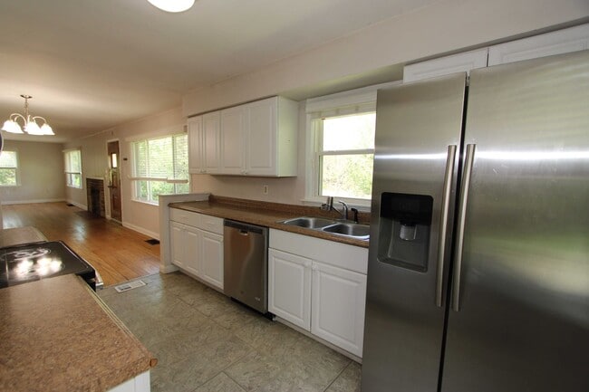 Building Photo - 3 Bed 1 Bath House