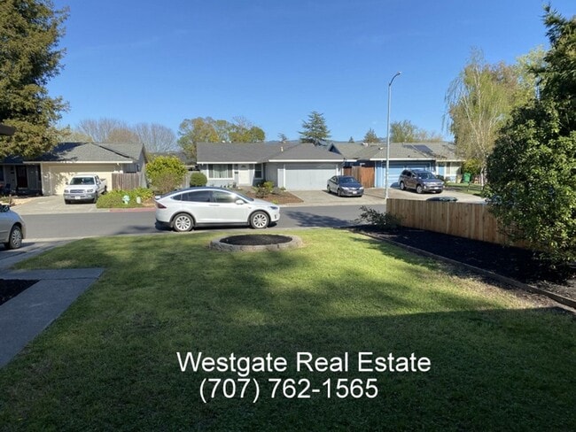 Building Photo - 8419 Lakewood Ave