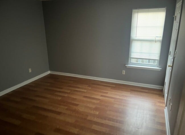 Building Photo - A Classic Act