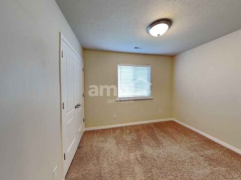 Building Photo - 3501 Bay Ct