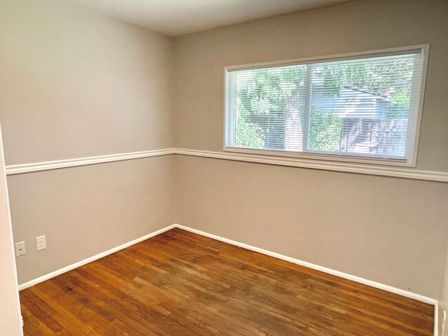 Building Photo - Parkrose Heights neighborhood, 3 bedroom, ...