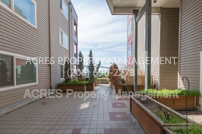 Building Photo - 524 6th Ave W