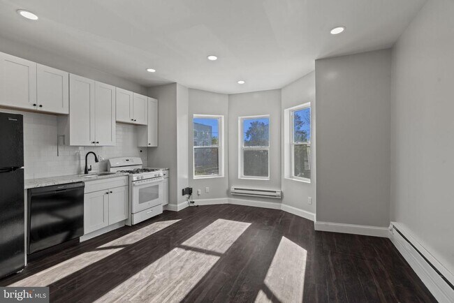 Building Photo - 5237 Chester Ave