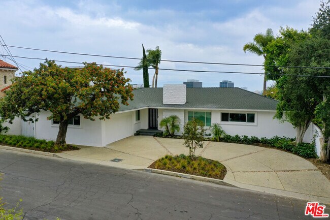 Building Photo - 16210 Bertella Dr