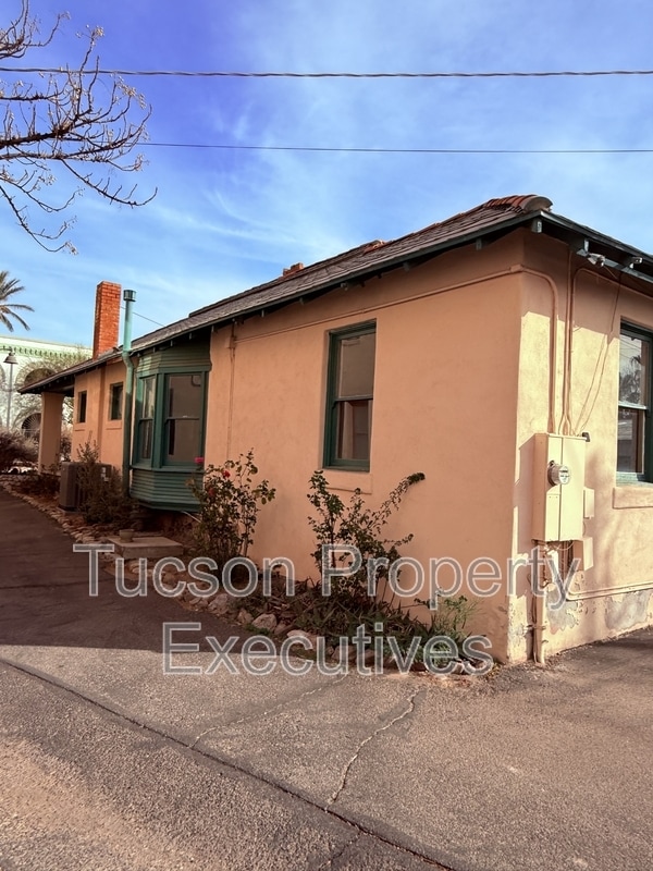 Building Photo - 340 S Scott Ave