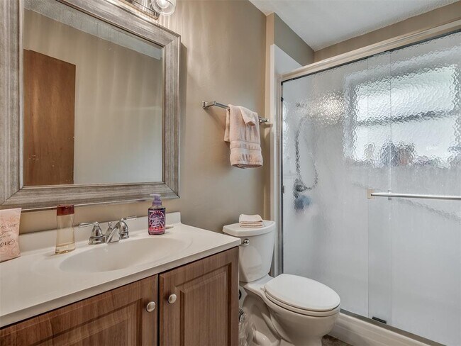 Building Photo - 1220 Columbia Ct