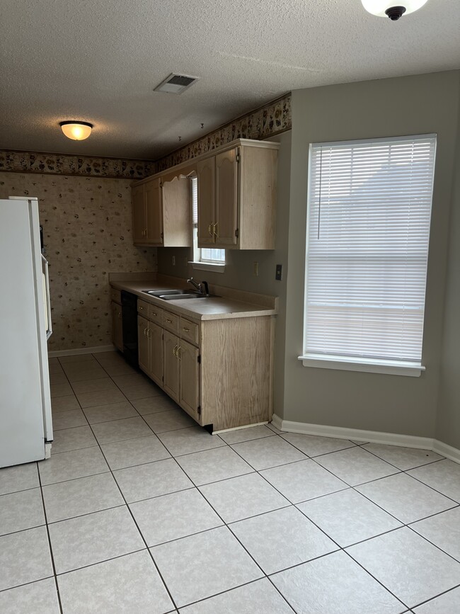 Building Photo - 9593 Daly Dr
