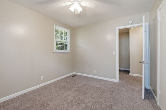 Building Photo - 758 McPherson Dr