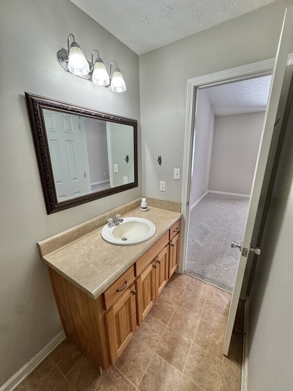 Building Photo - 2037 Ross Ln