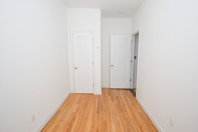Building Photo - 24 MacDougal St
