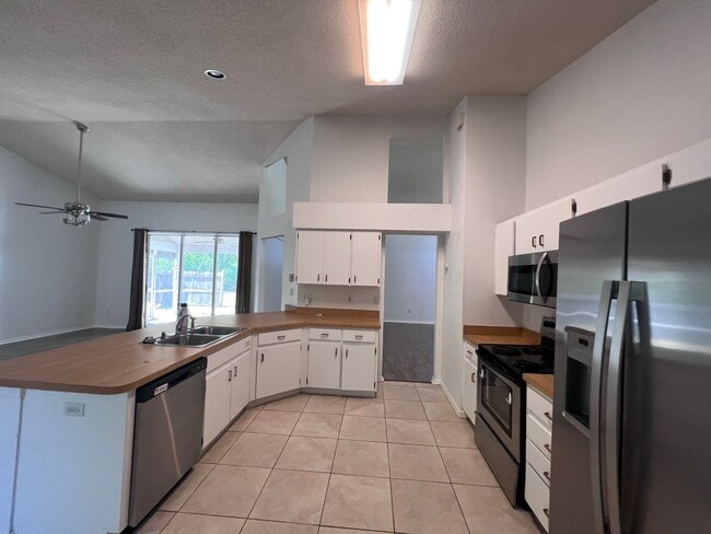 Building Photo - 3 Bedroom 2.5 Bath In Alafaya Woods
