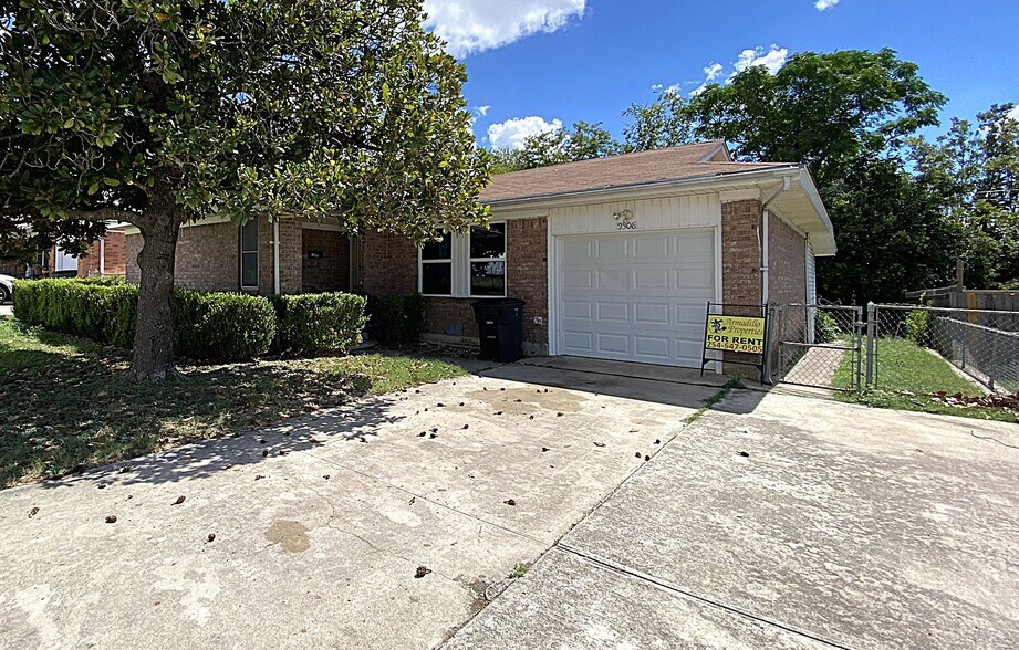 Building Photo - 2306 Poage Ave
