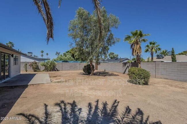 Building Photo - 1708 W Estrella Dr