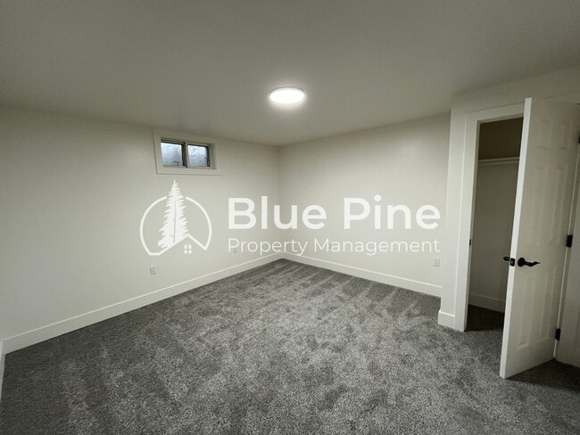 Building Photo - 3095 Disney Dr