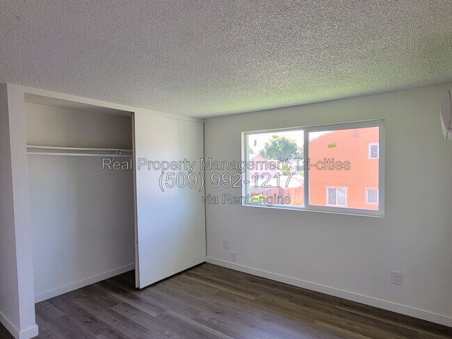 Building Photo - 3401 W 1st Pl