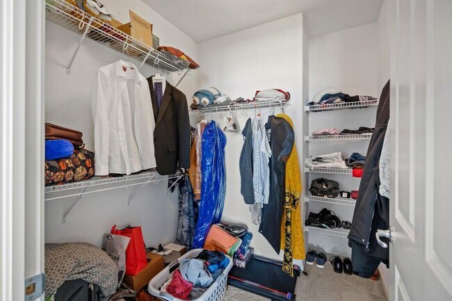 Building Photo - 1905 N Water St